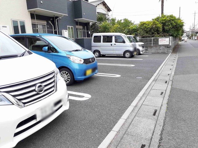 クアトロ・アロース 駐車場