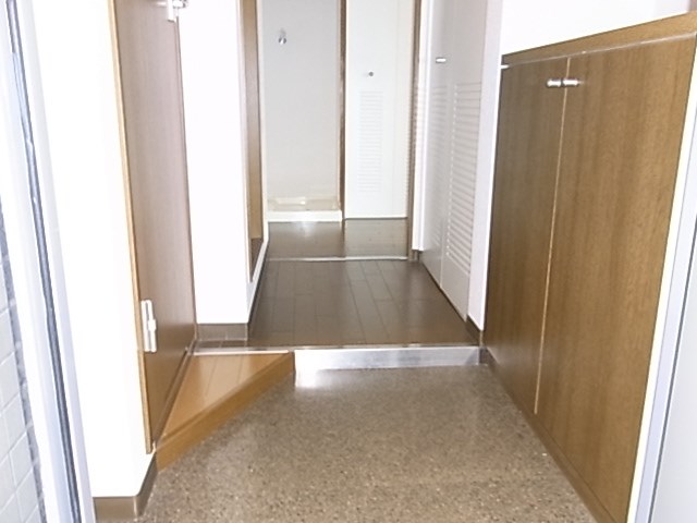 ロイヤル高槻 玄関