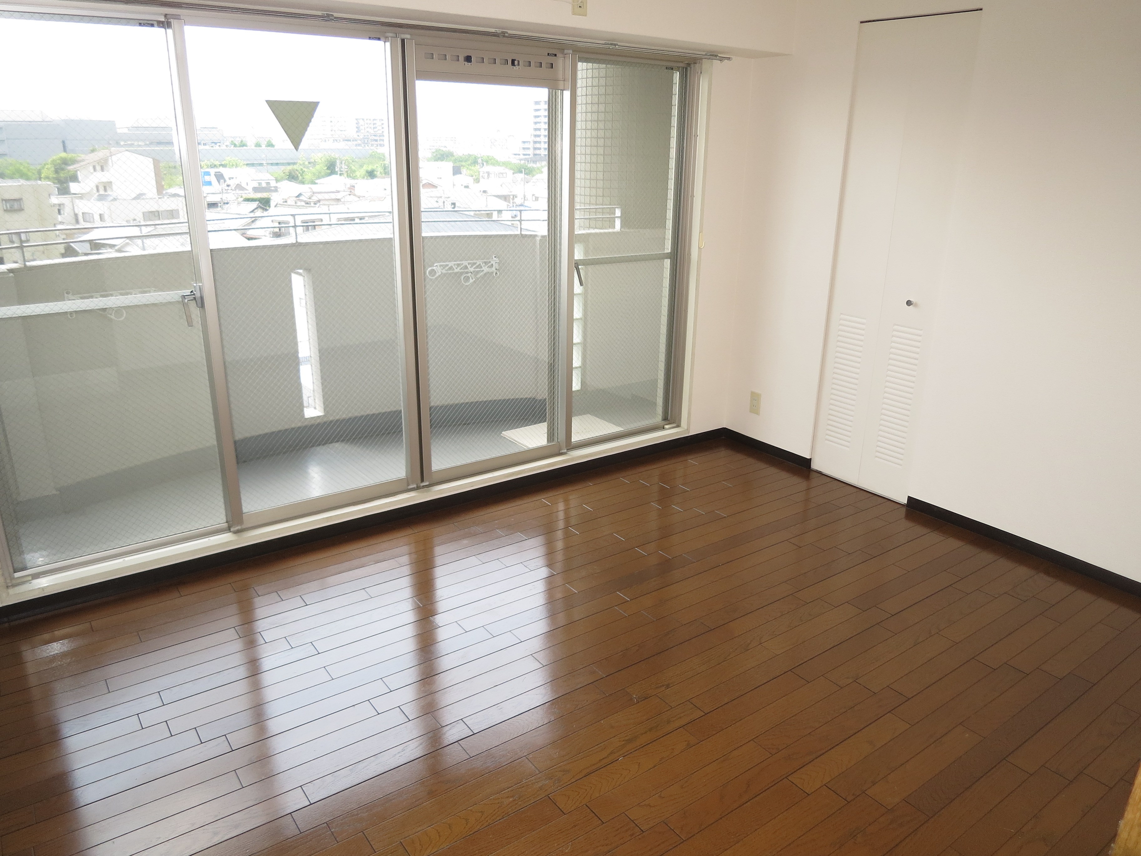 ロイヤル高槻 ベッドルーム