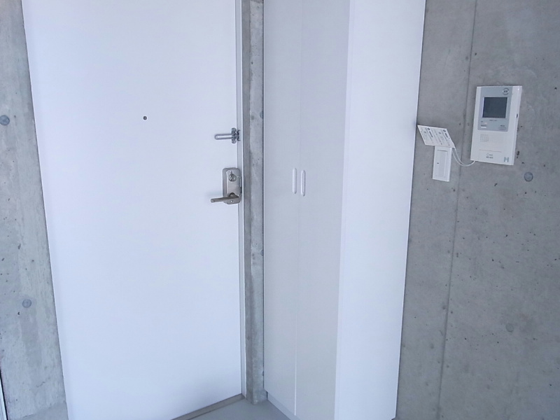 ホワイトレジデンス 玄関