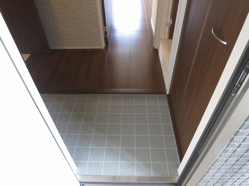 アダージョ富田 玄関