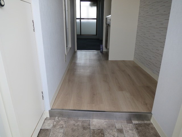 川西エンビィハイツ 玄関