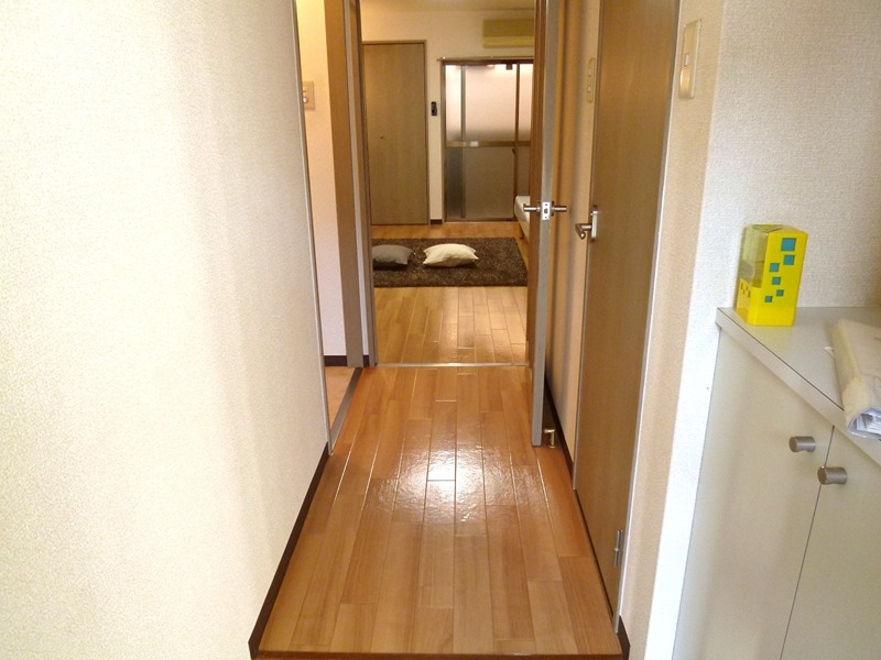 プチセンリヤマ 玄関