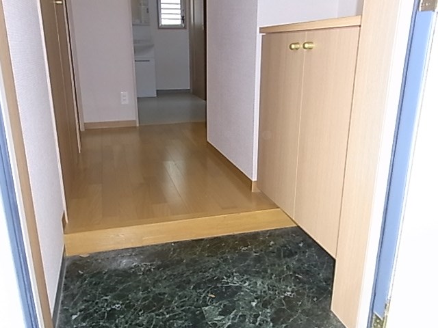 メゾンヴェール月見町Ⅰ 玄関