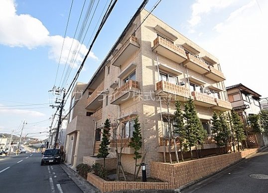 シャルル日吉台 外観