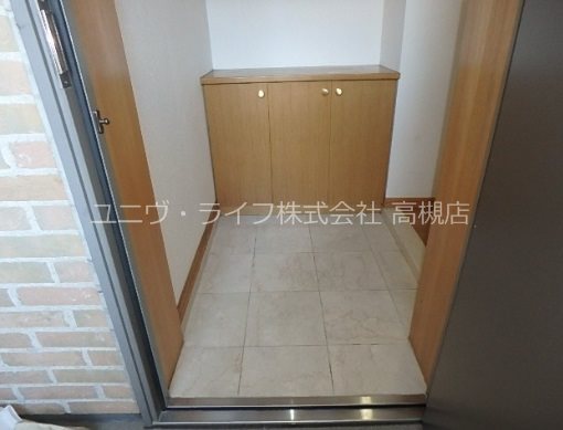 シャルル日吉台 玄関