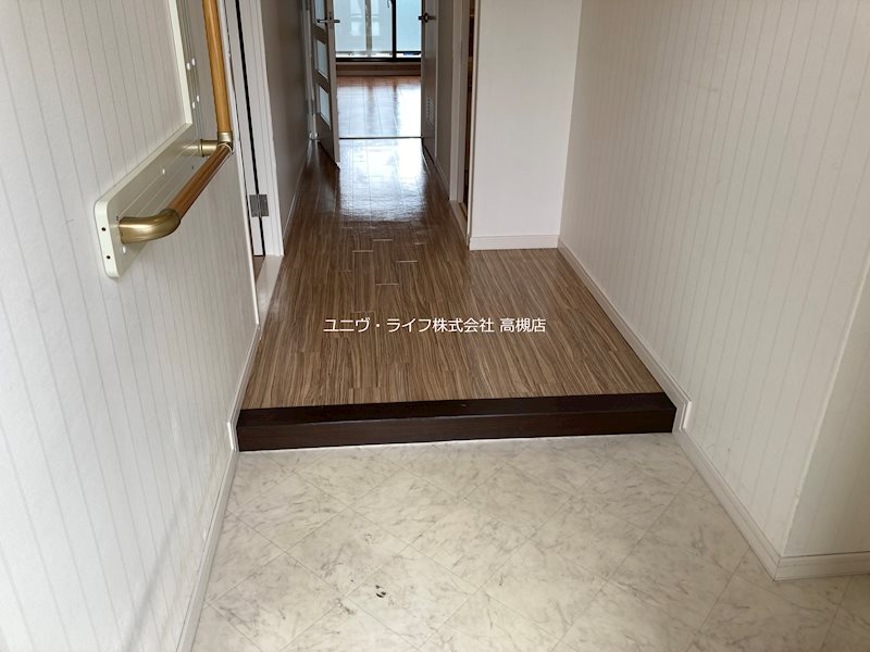 南コヤマビル 玄関