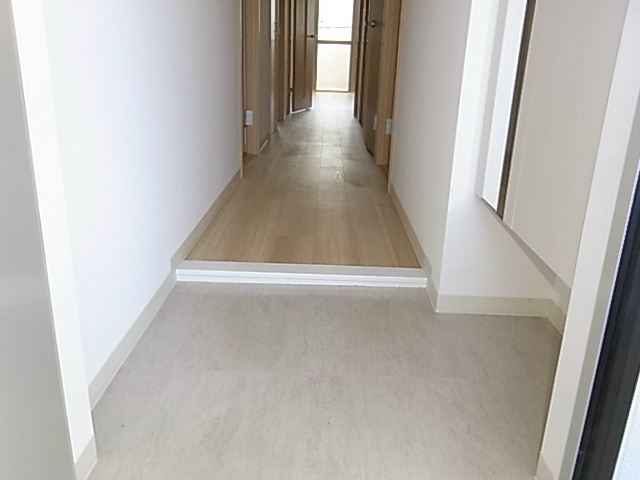 槻（ケヤキ） 玄関