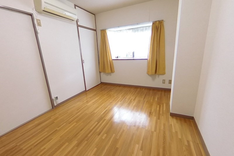 メゾン芥川 ベッドルーム