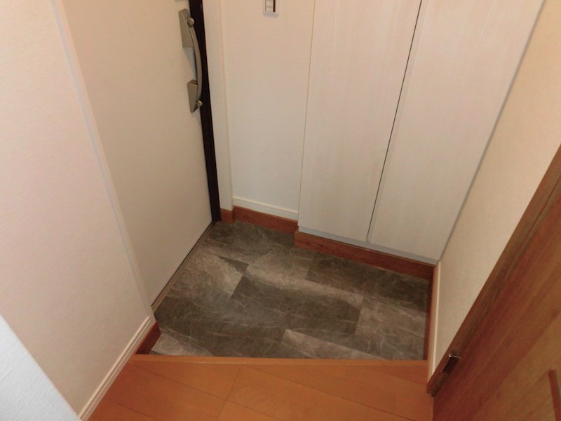 KTIレジデンス高槻E 玄関