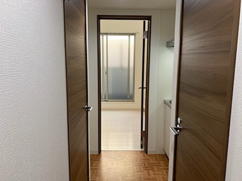 アヴェニール泉町 玄関