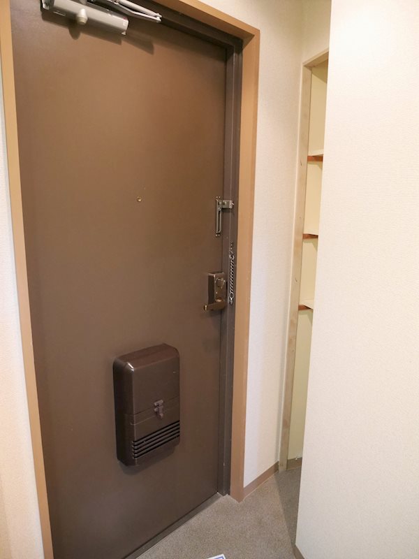 泉町ロイヤルハイツＣ棟 玄関