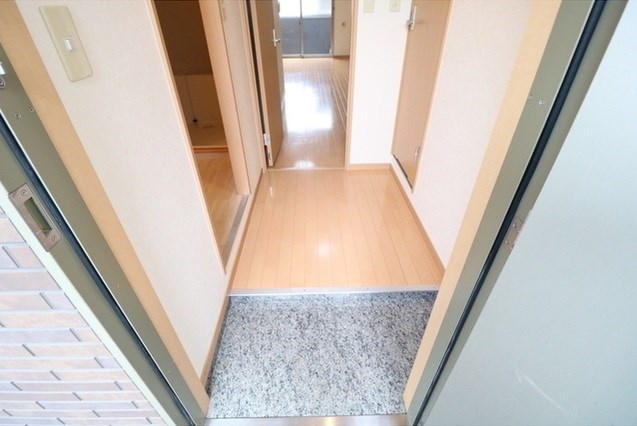 アンプルールフェールビエント高槻 玄関