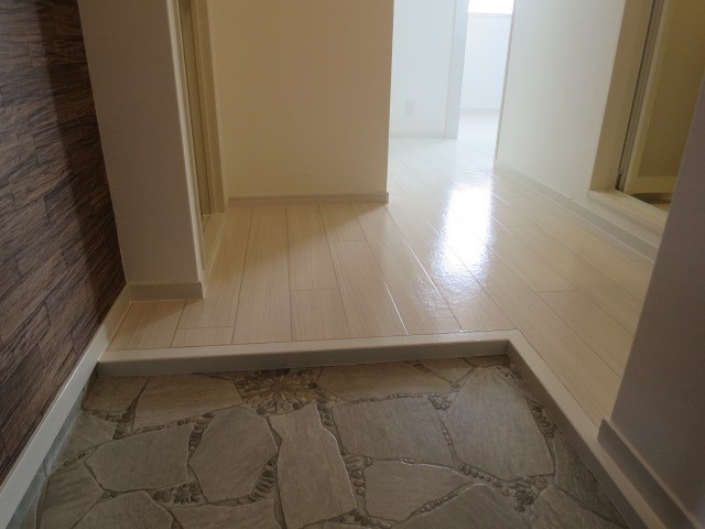 高槻井上ビル 玄関