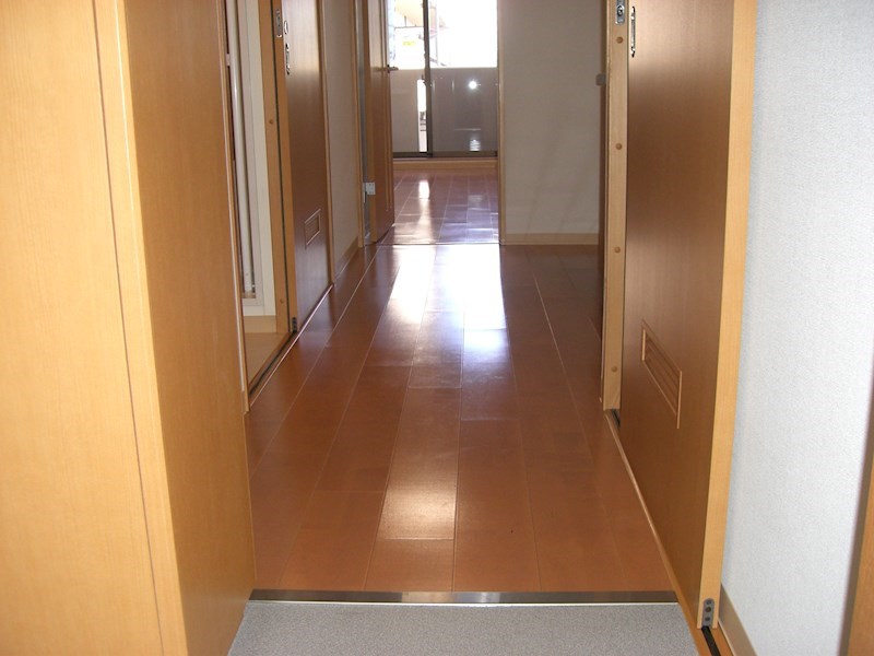 グーテンターク富田  玄関