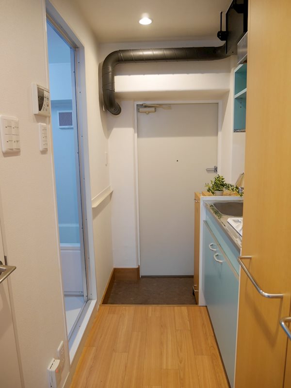 ロイヤルクイーンズパーク関大前（旧ヒルサイド横山） 玄関