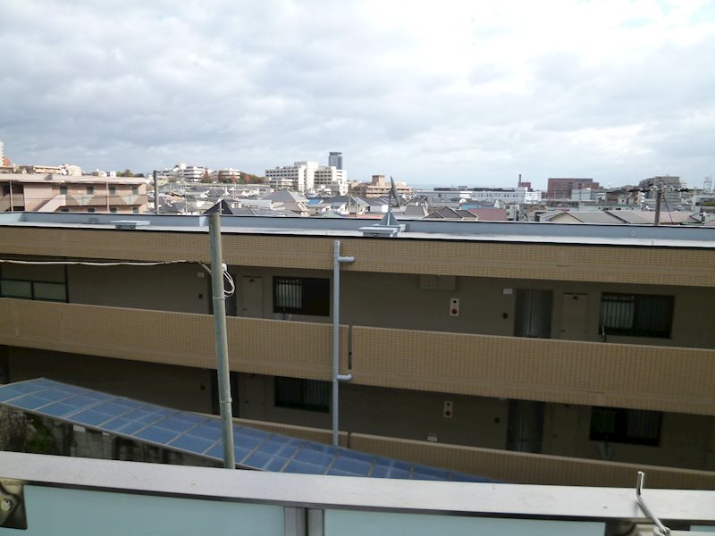 ロイヤルクイーンズパーク関大前（旧ヒルサイド横山） ベランダ