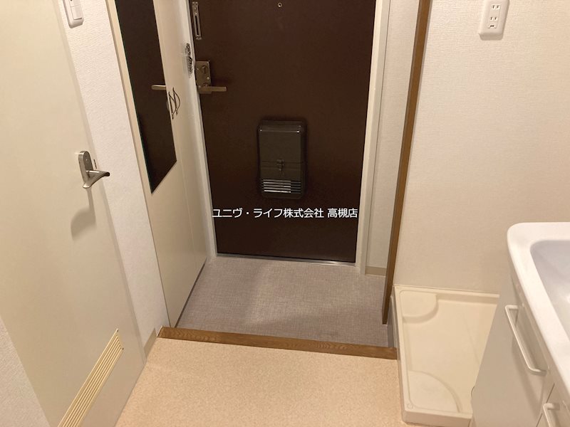 ミナ・コティ 玄関