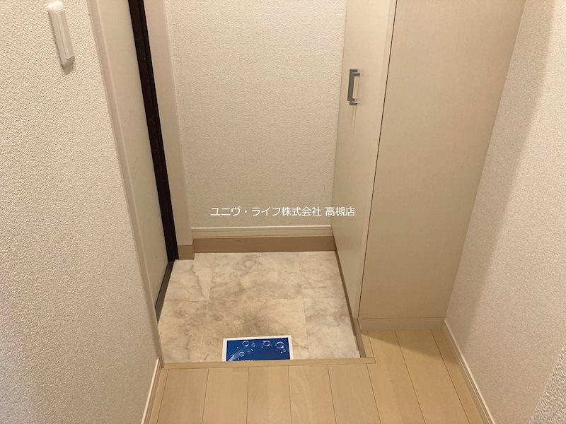 チャルテ高槻富田B棟 玄関