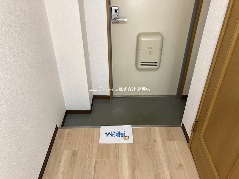 クラージュ高槻 玄関