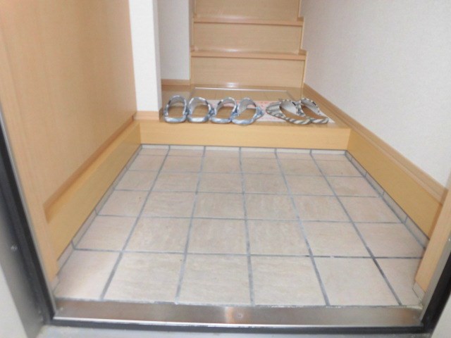 カルムコート津之江F棟 玄関