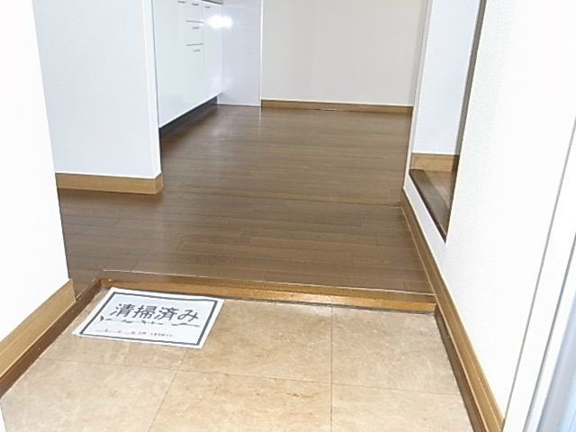 ルミエール安満 玄関