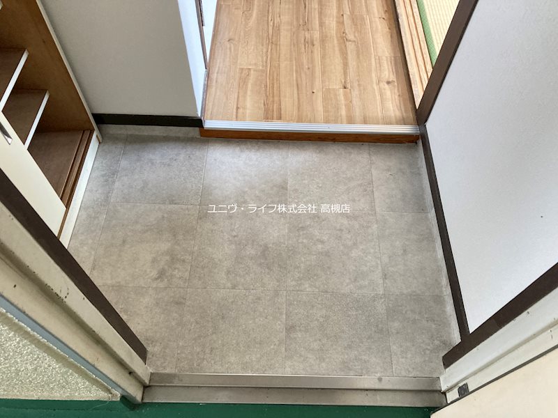 フローレスハイツ 玄関