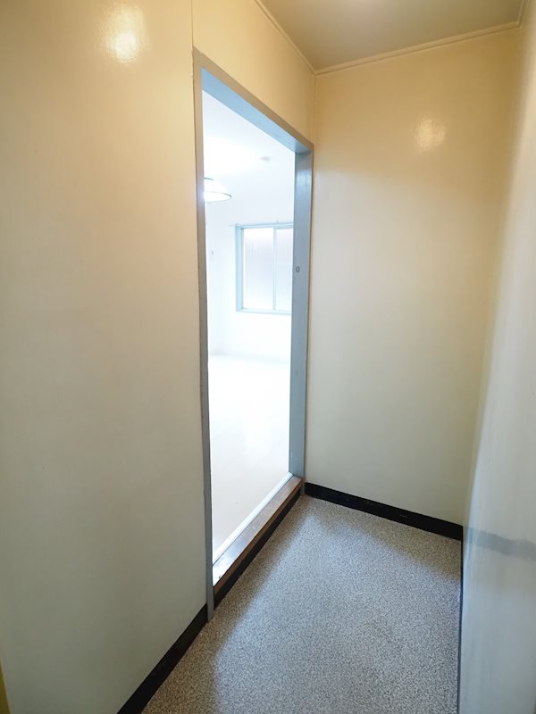 ソレイユ関大前 玄関