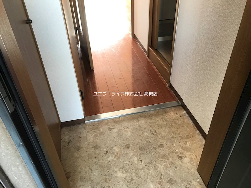 コンフォール芥川 玄関