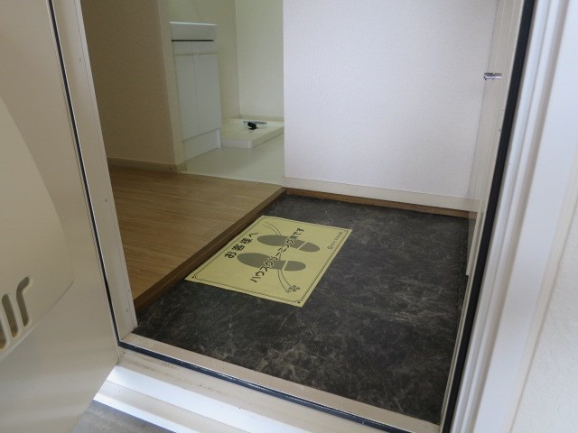 ヴィラ西真上B棟 玄関