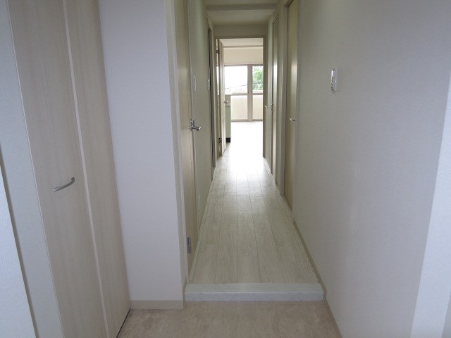 フロイデ川添 玄関