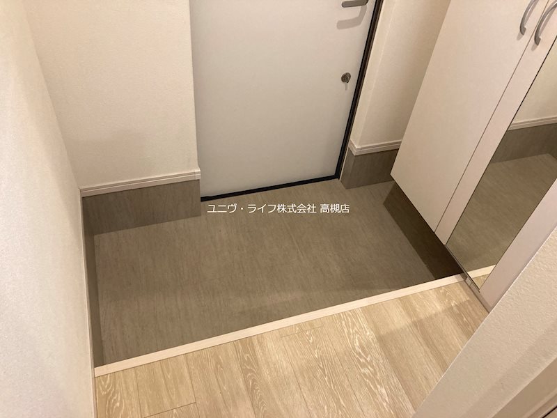 ファミーユ大阪高槻 玄関