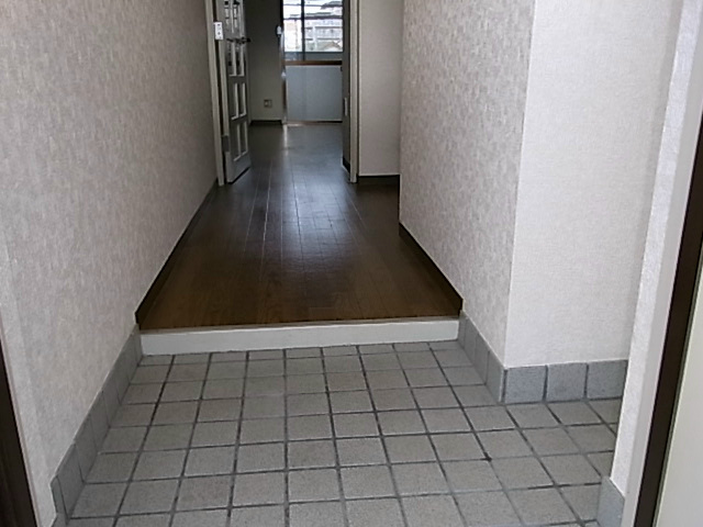 サンウィズミヤタ 玄関