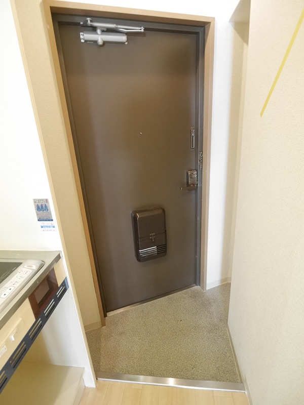 泉町ロイヤルハイツＣ棟 玄関
