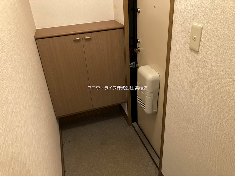 ハイカムールA棟 玄関