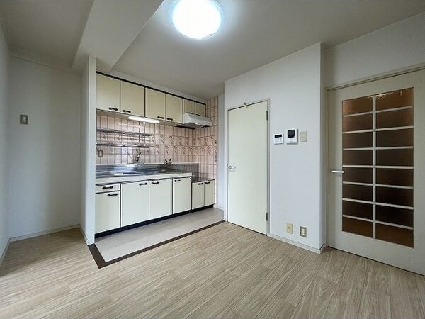 サンワロイヤルマンション2号館 リビング