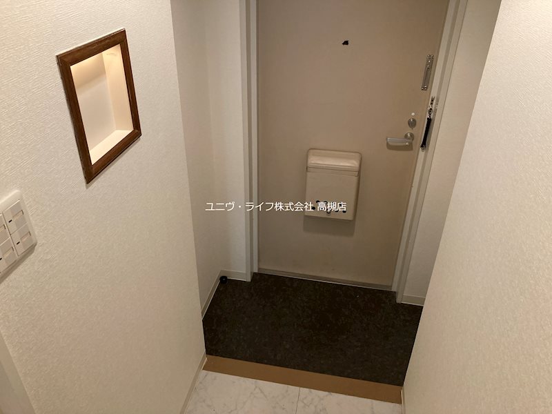 ホワイトプラザ 玄関