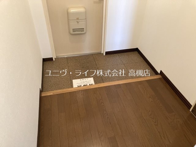 ファミール１号館 玄関