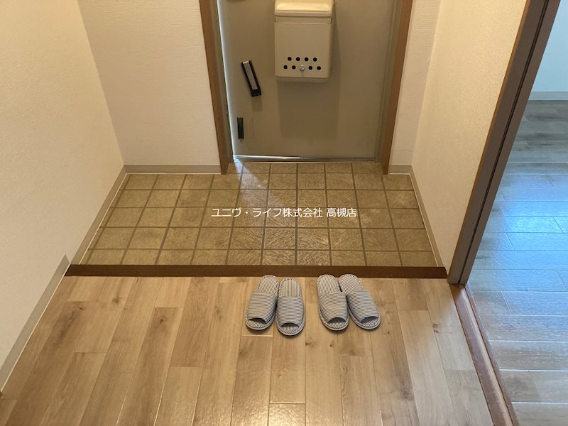 ルーインズ高槻 玄関