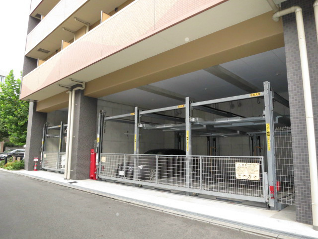 セレニテ高槻  駐車場