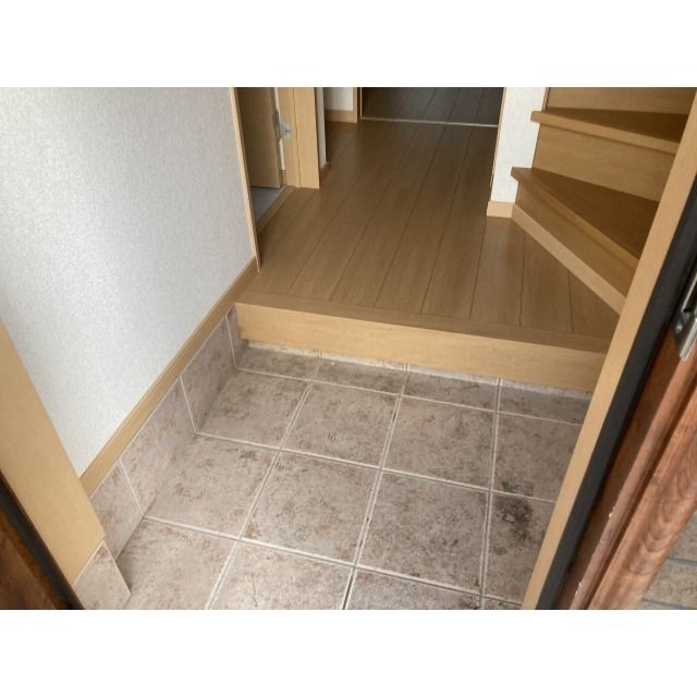 レスポワールＢ棟 玄関