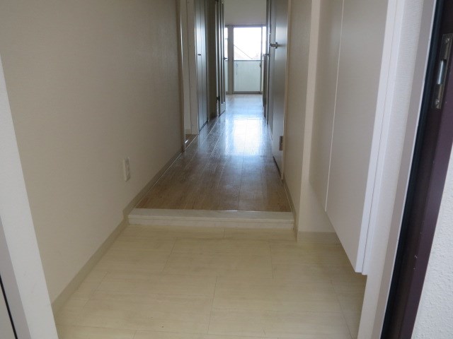 ルオマルーン 玄関