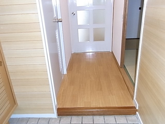 メゾン・ヴィラージュ 玄関