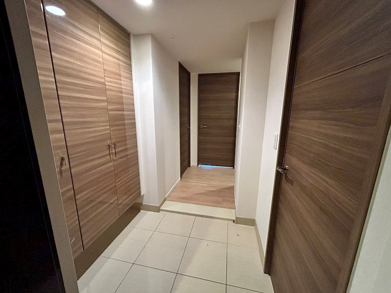 ジオタワー高槻ミューズガーデン 玄関