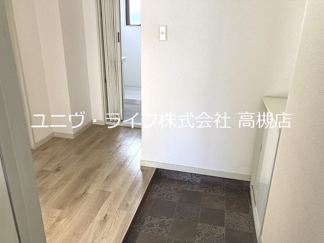 郡家シャトルマンション４号棟 玄関