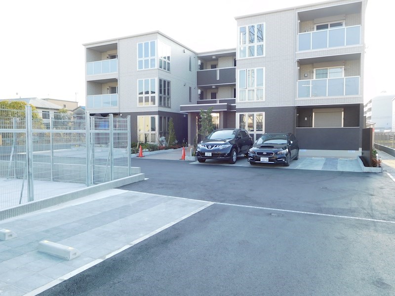 Y's square（ワイズスクエア） 外観