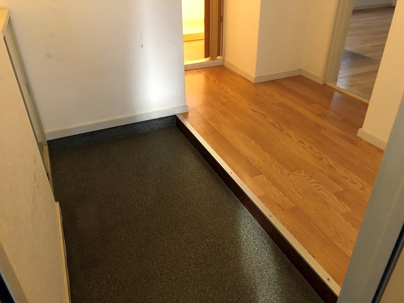 郡家シャトルマンション2号棟 玄関