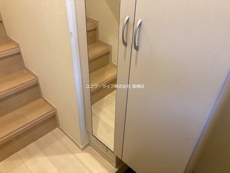 ファミーユ大阪高槻  玄関