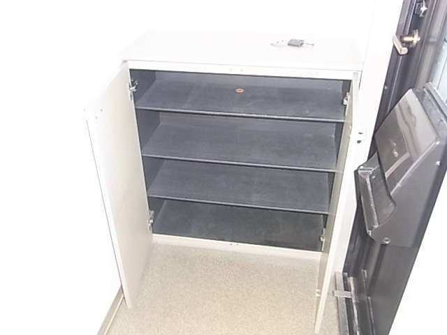 ファミール八幡 玄関