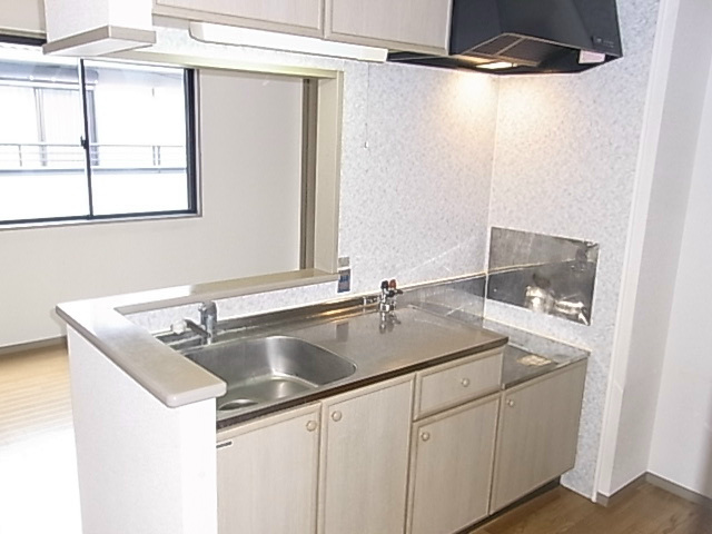 ファミール八幡 キッチン